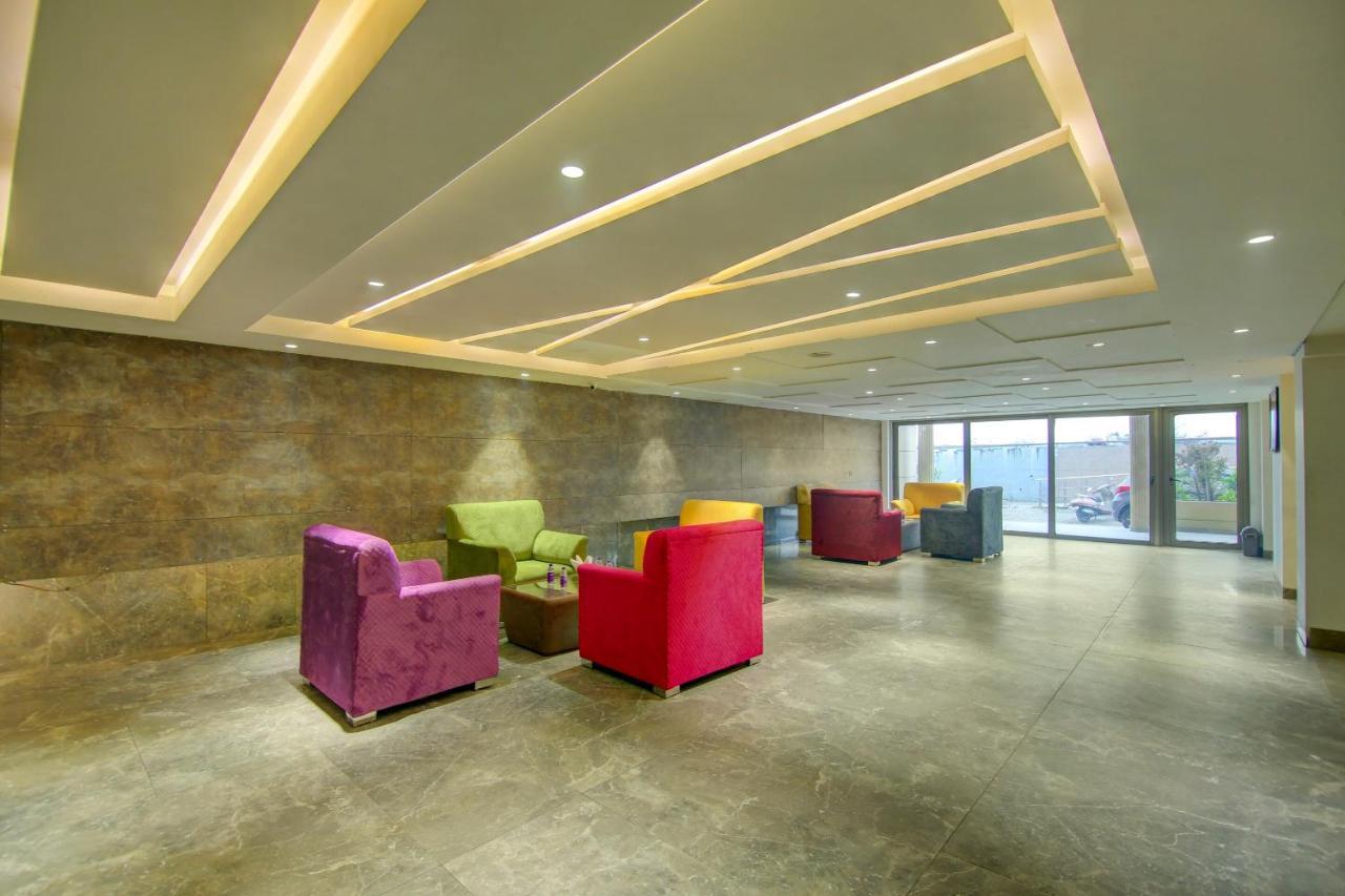 Townhouse Oak Hotel Dev Palace 德里 外观 照片