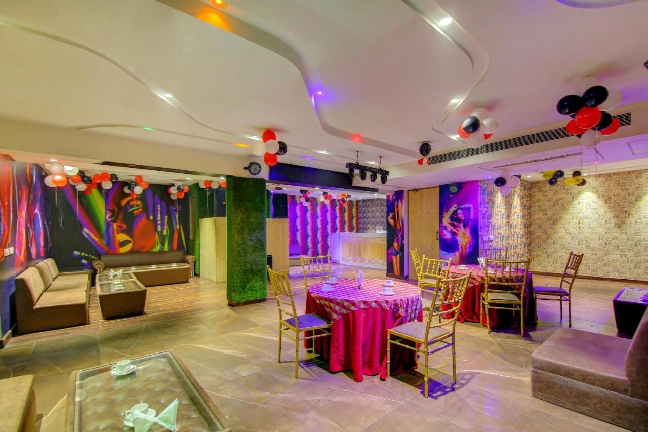 Townhouse Oak Hotel Dev Palace 德里 外观 照片