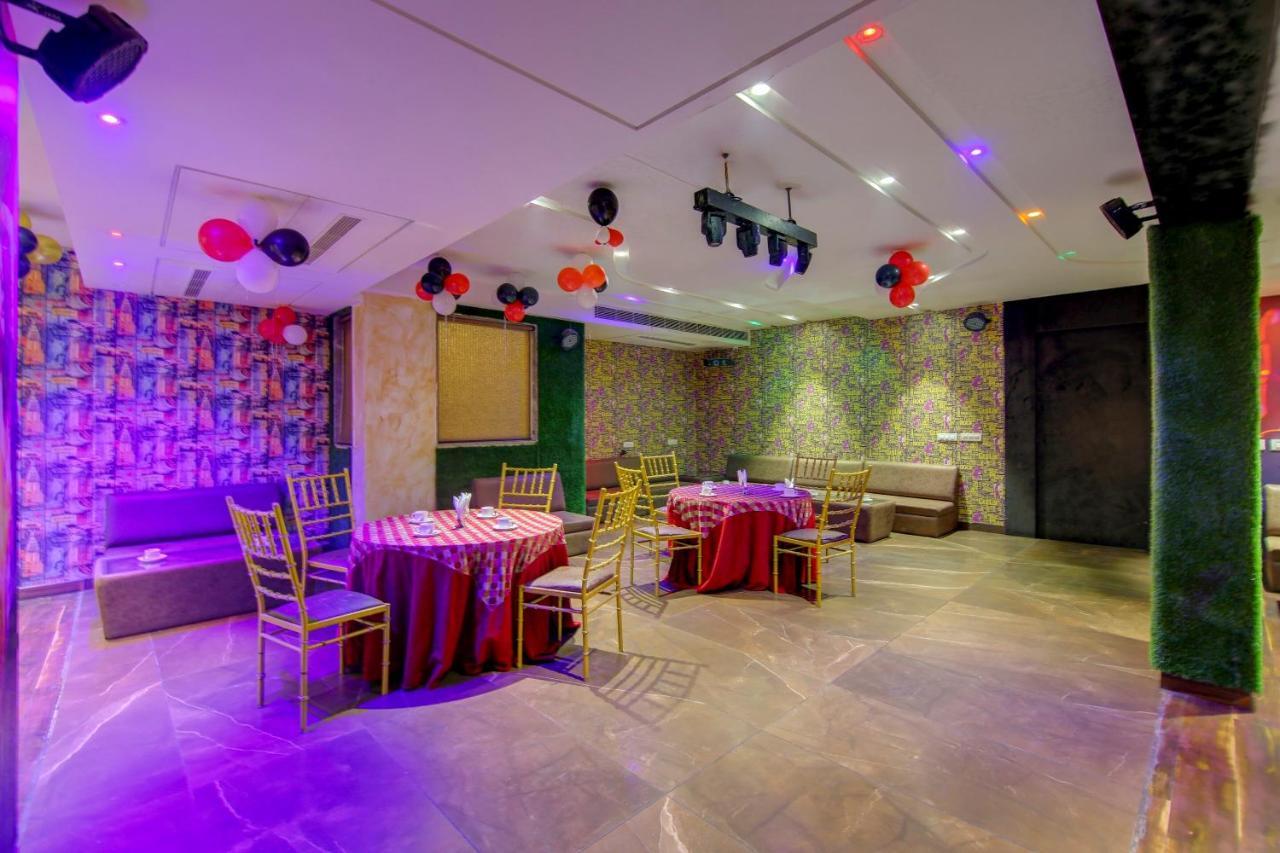 Townhouse Oak Hotel Dev Palace 德里 外观 照片
